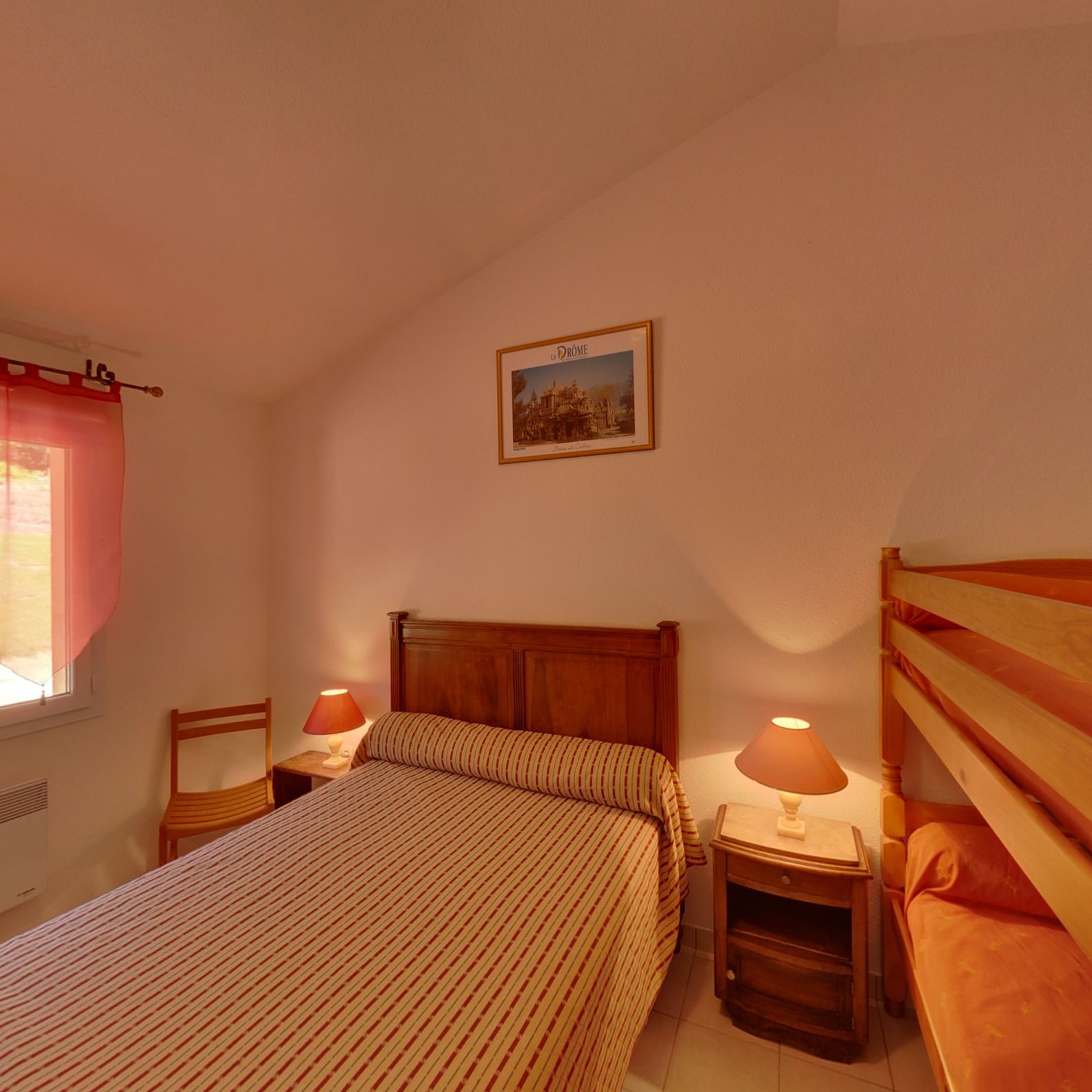 Une chambre sous la charpente