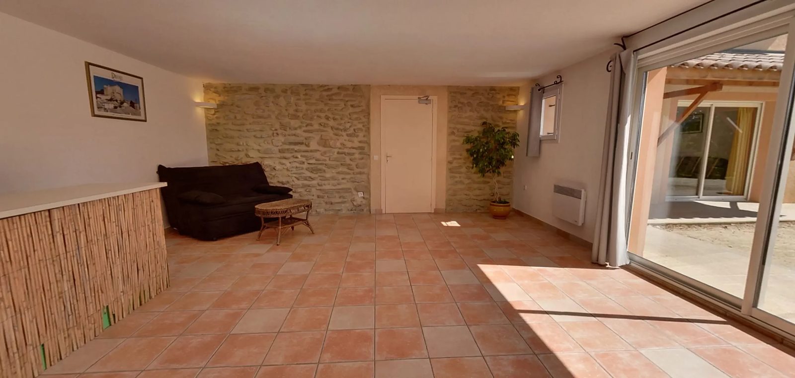 La salle Marsanne et ses pierres apparentes