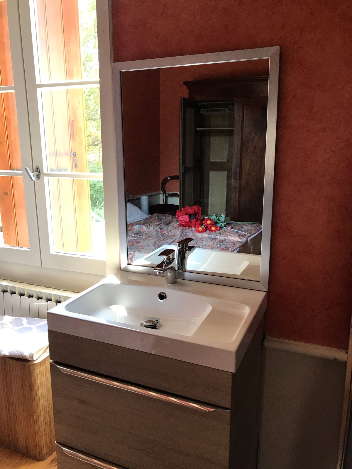 Le lavabo de la chambre Coquelicot