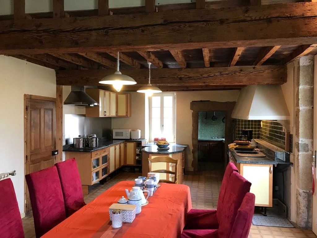 La cuisine et sa grande table