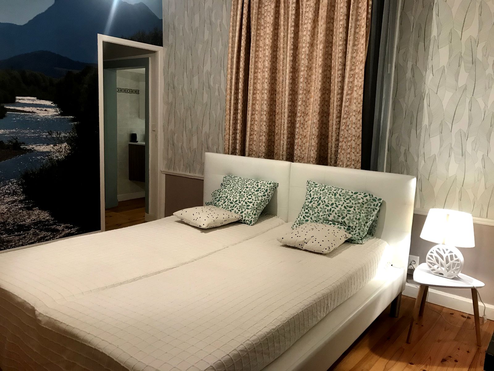 La chambre Drôme et sa cheminée
