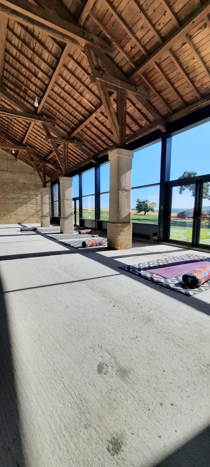 La salle vide, prête pour une pratique