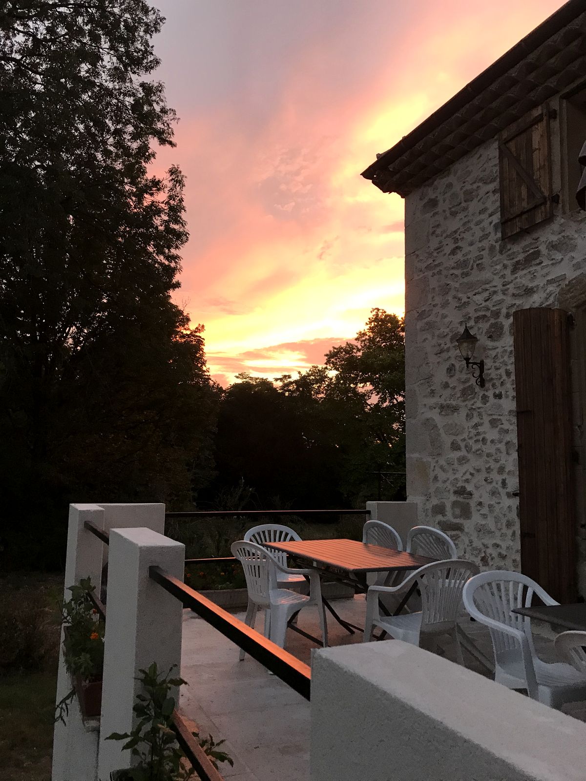 La terrasse au coucher du soleil