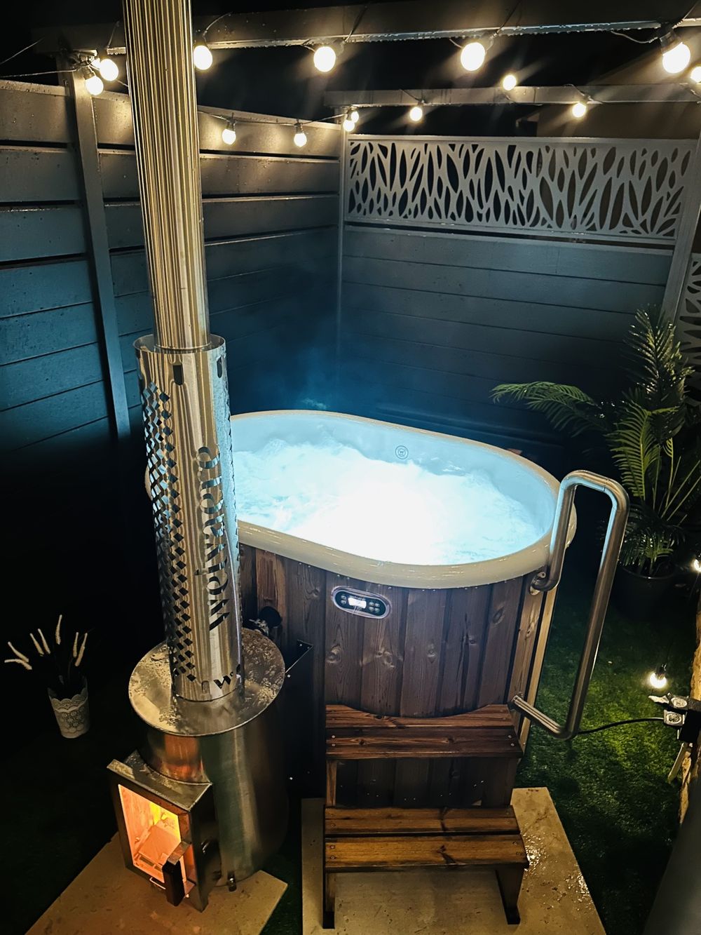 Le spa de la Cachette sous les guirlandes