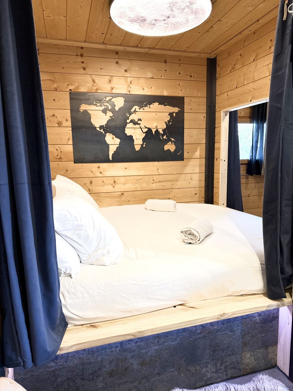 Le lit et ses coussins