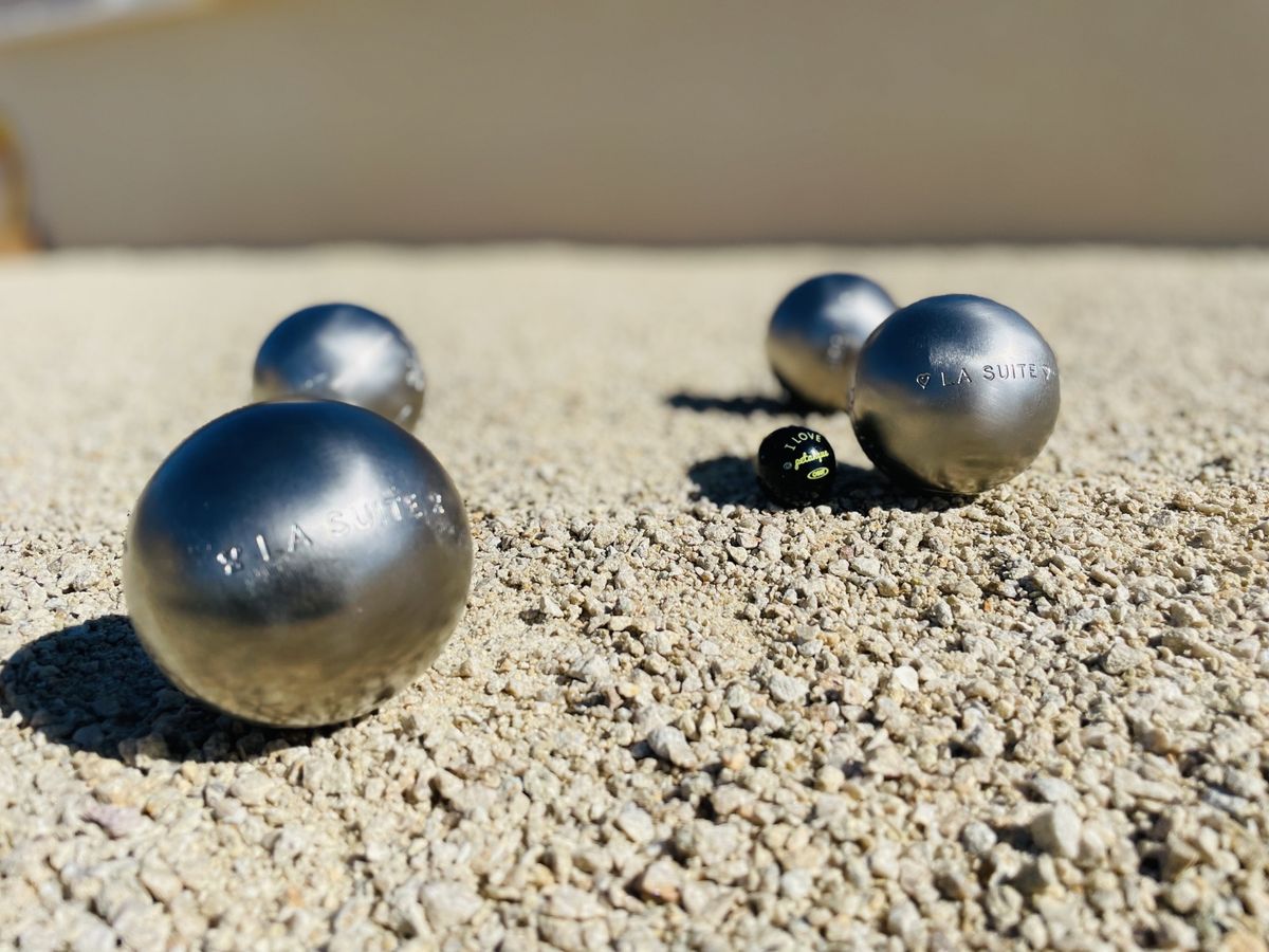 Une partie de pétanque