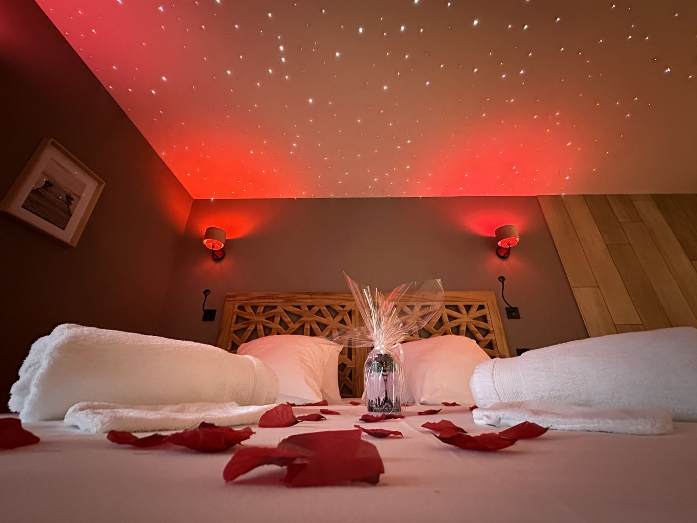 La Suite Spa décorée de pétales de roses