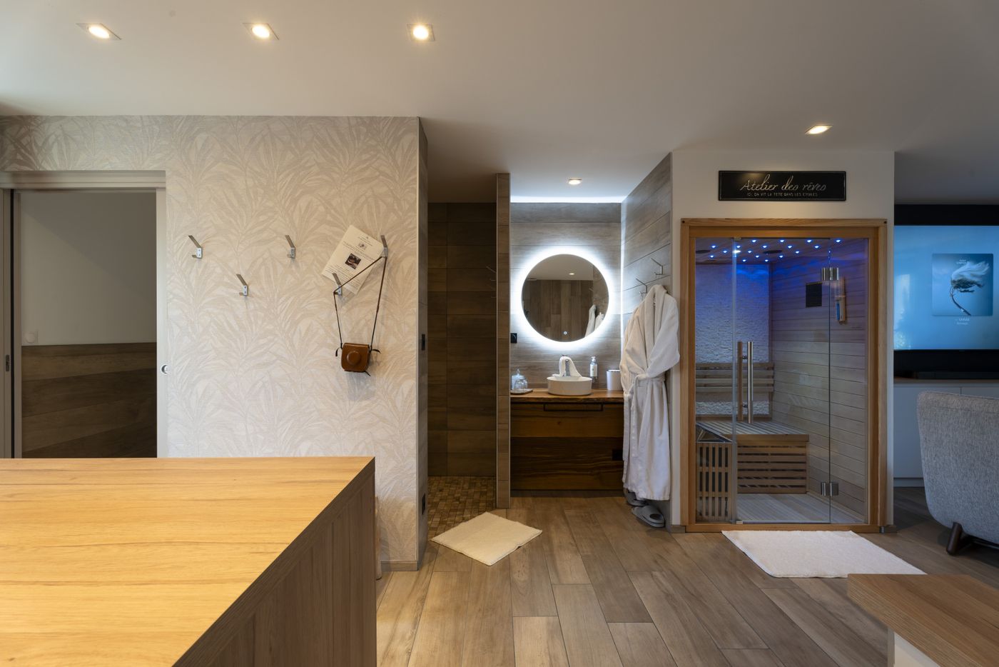 La salle de bain et le sauna