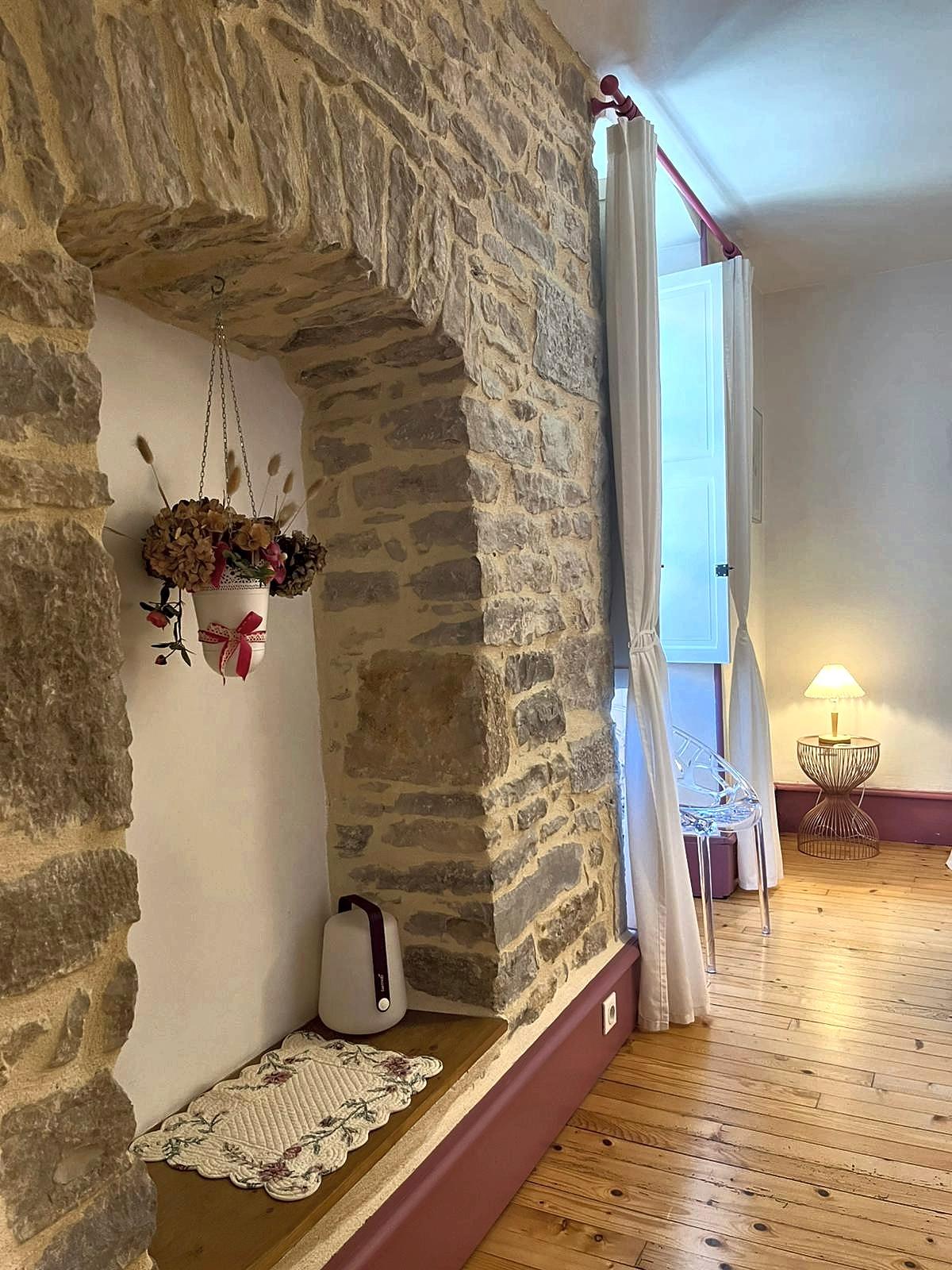 L’alcôve en pierre du Chanaie